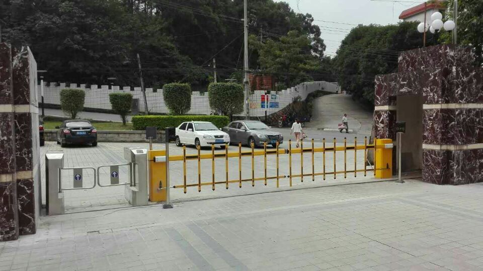 省軍區(qū)后門無刷擺閘效果圖