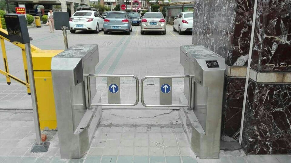 福建軍區(qū)干部樓無刷擺閘案例