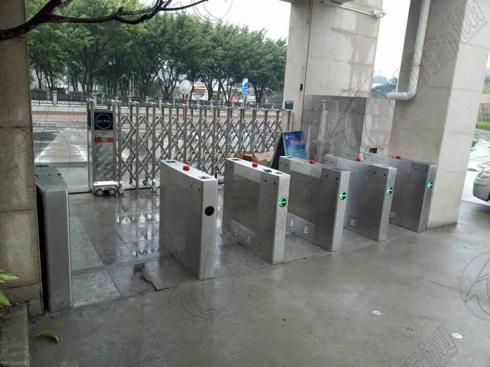  У�@ͨ�� У�@�o(w��)�ϵKͨ���F(xi��n)��(ch��ng)��Ƭ