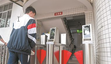 人臉識別閘機(jī)通道進(jìn)入校園