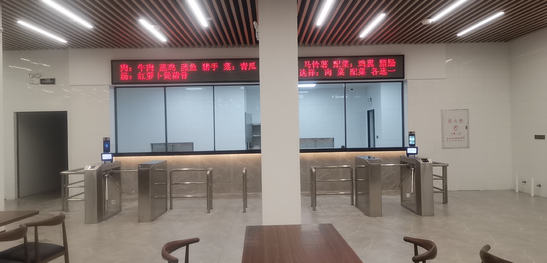 江門市區(qū)政府食堂全自動(dòng)三棍閘.jpg